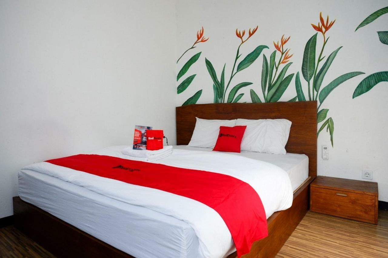 Reddoorz @ Jalan Raya Semat Canggu Albergue Bali Exterior foto